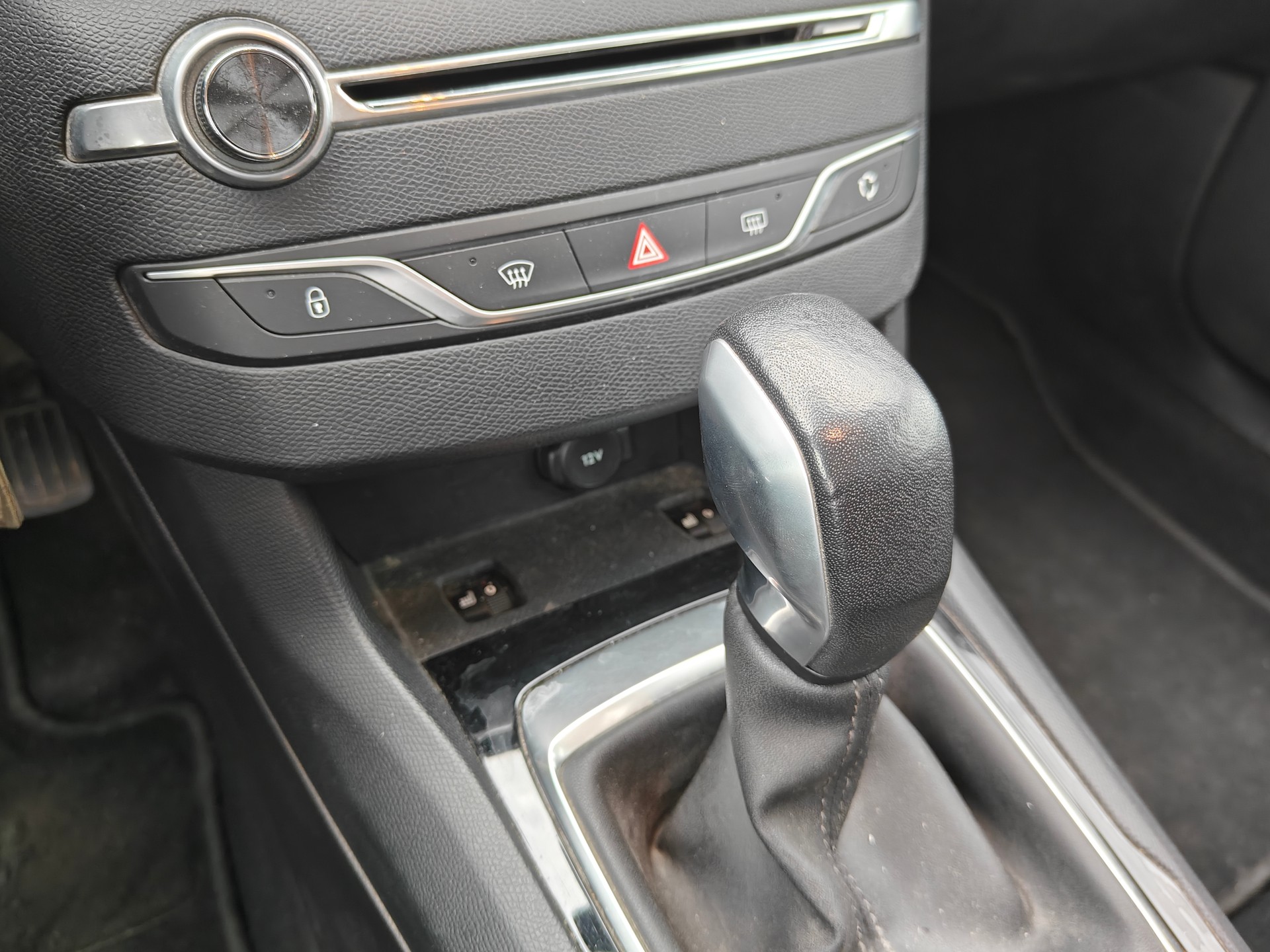 PEUGEOT 308 SW 1.2 THP Style Automatic-image-11