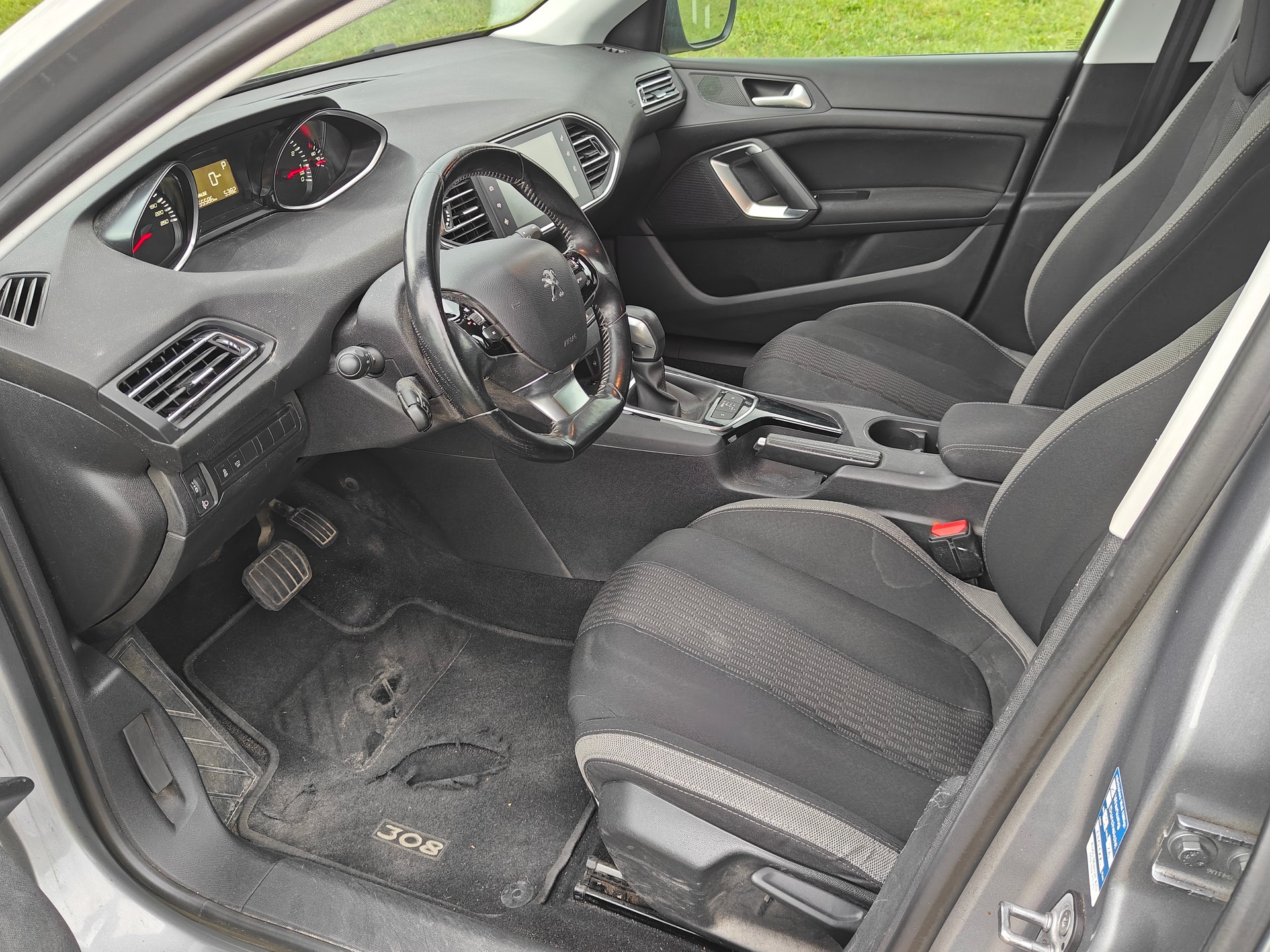 PEUGEOT 308 SW 1.2 THP Style Automatic-image-8
