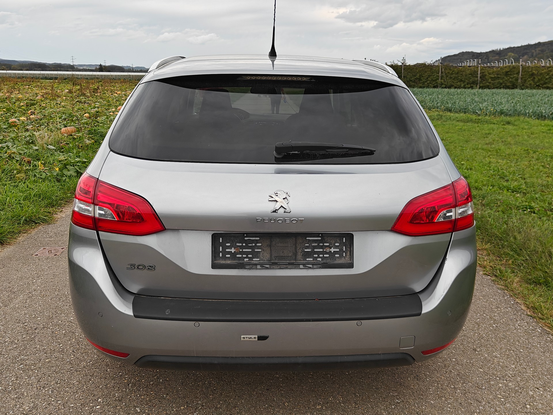 PEUGEOT 308 SW 1.2 THP Style Automatic-image-5
