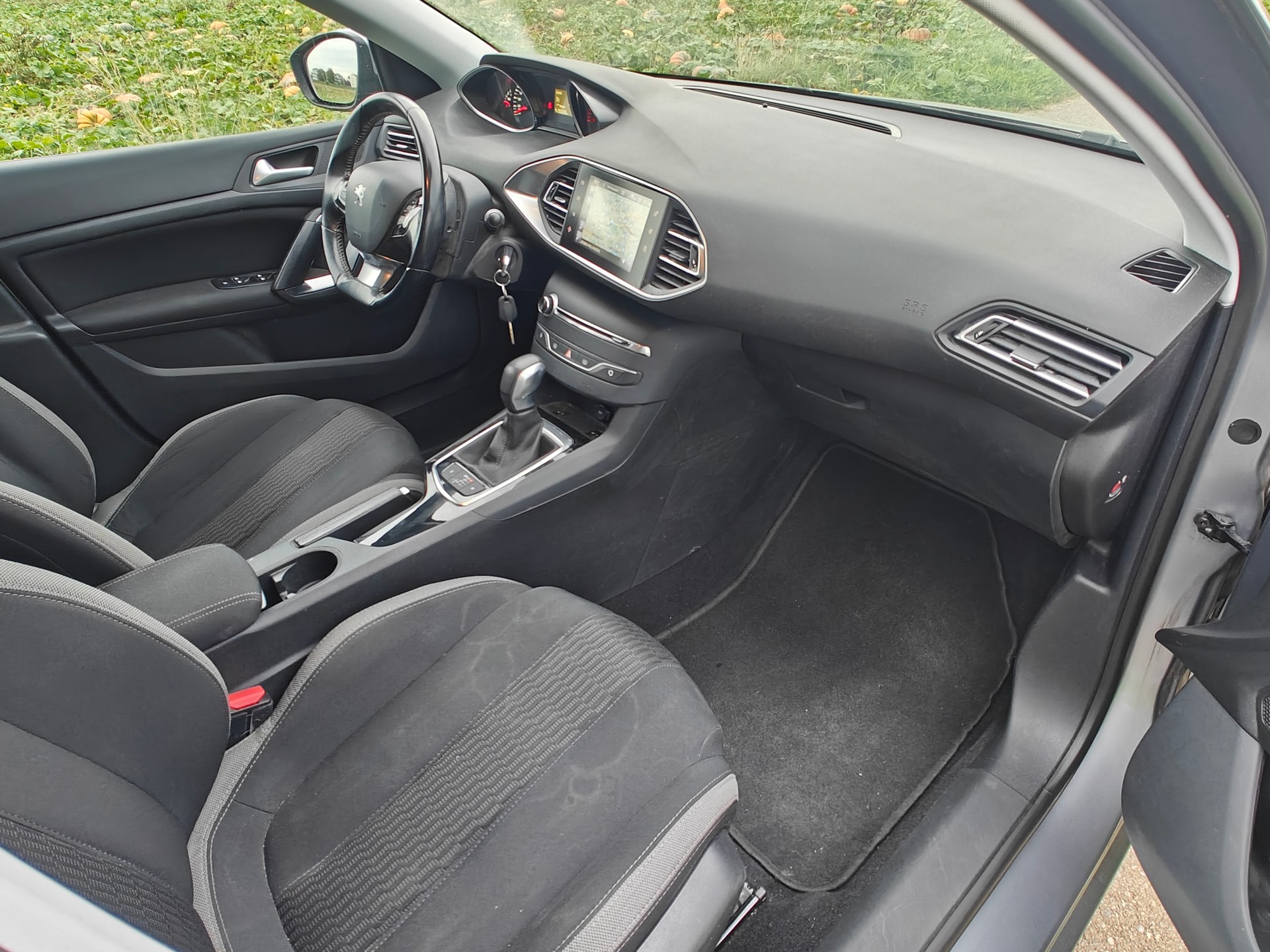 PEUGEOT 308 SW 1.2 THP Style Automatic-image-13