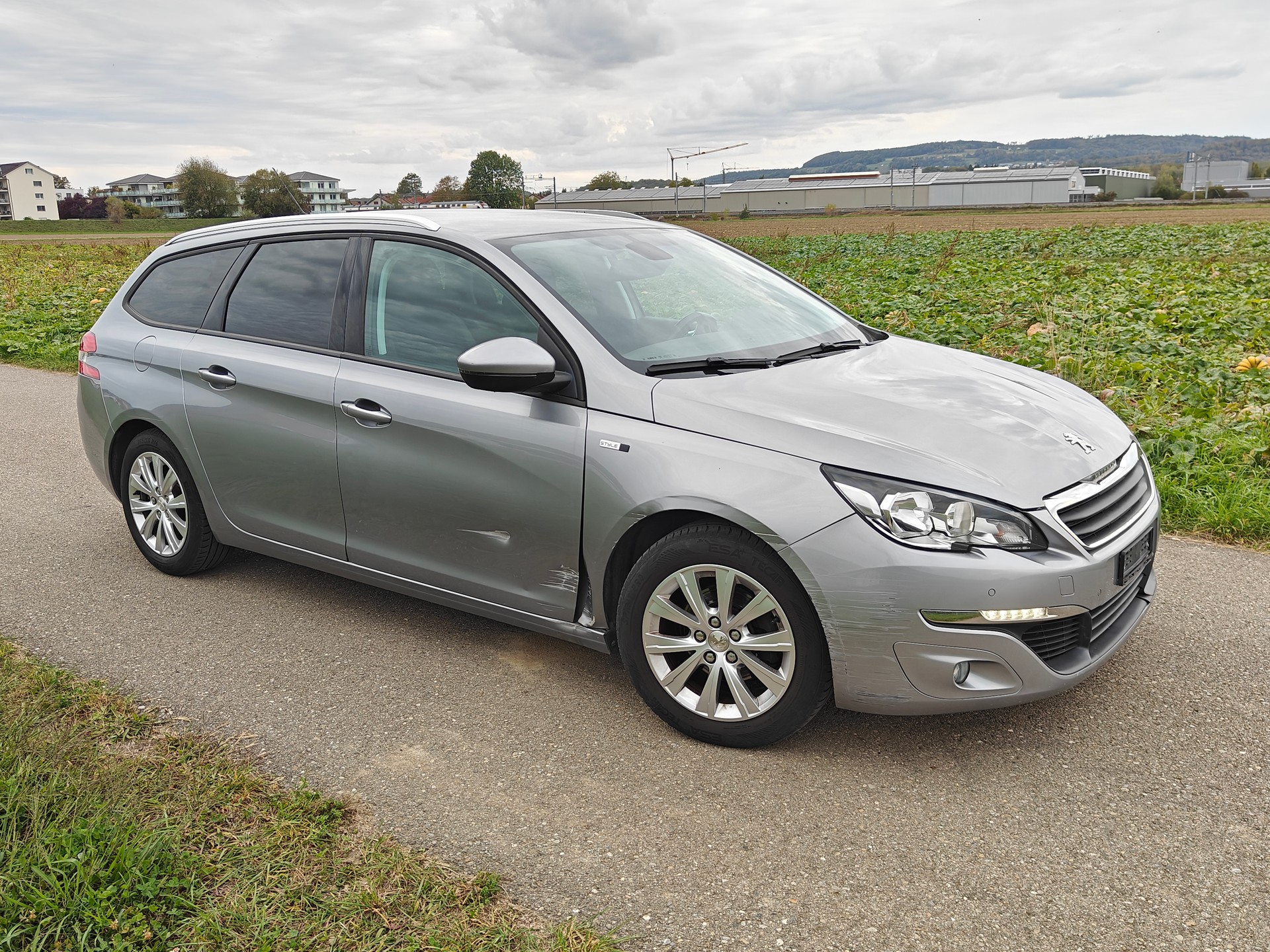 PEUGEOT 308 SW 1.2 THP Style Automatic-image-2