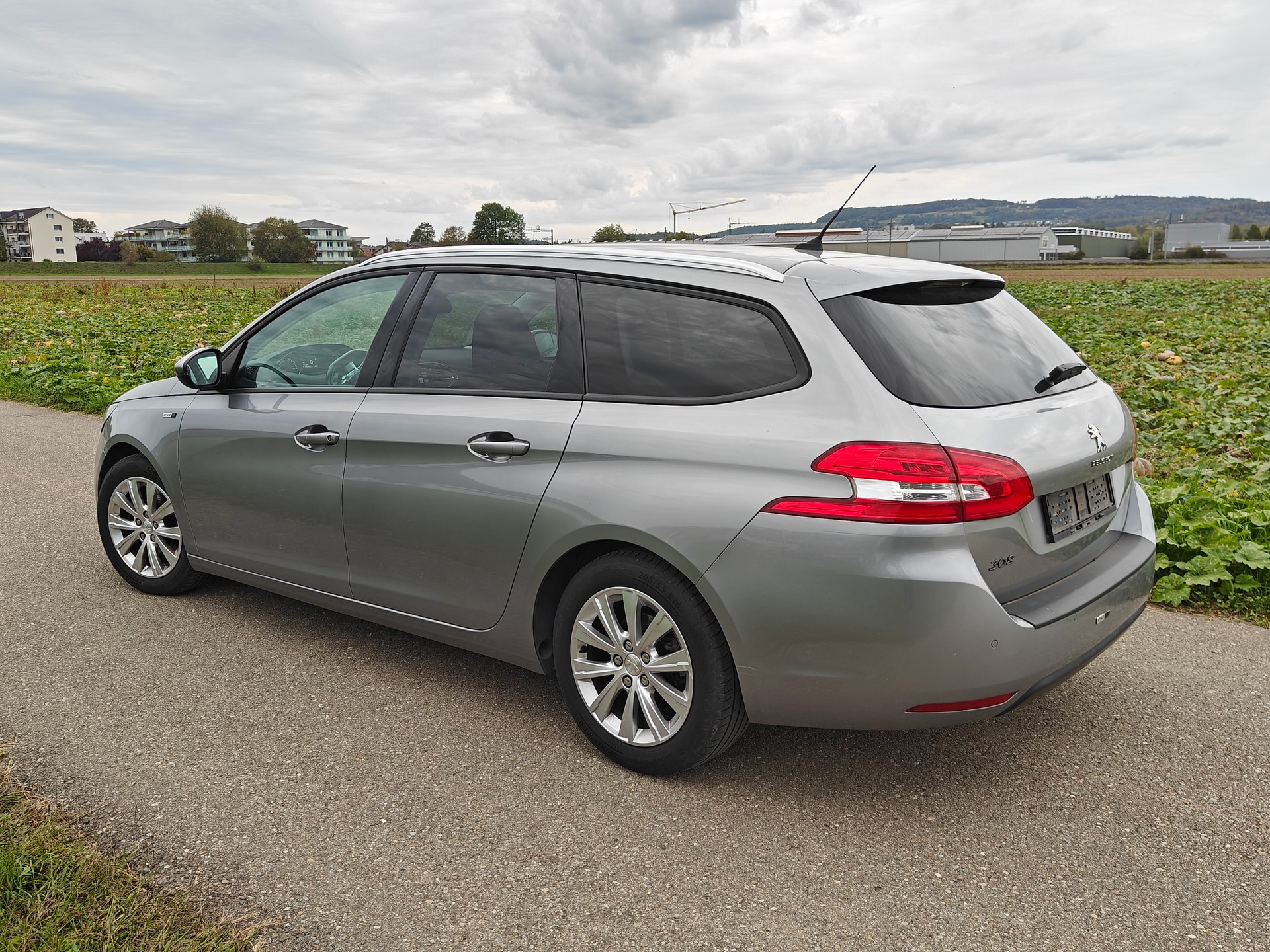 PEUGEOT 308 SW 1.2 THP Style Automatic-image-1