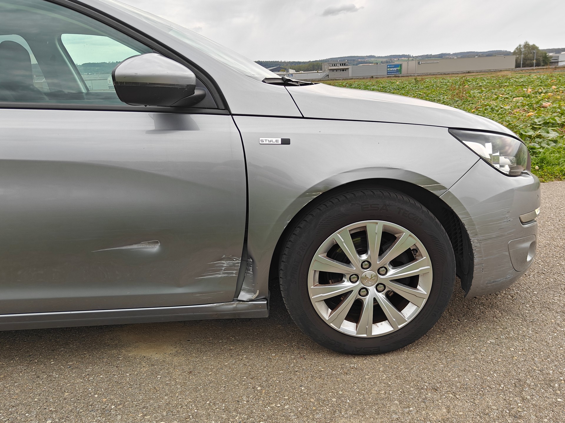 PEUGEOT 308 SW 1.2 THP Style Automatic-image-6