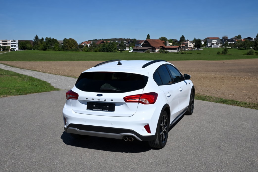 FORD Focus 1.5 SCTi Active X Automatic-image-2
