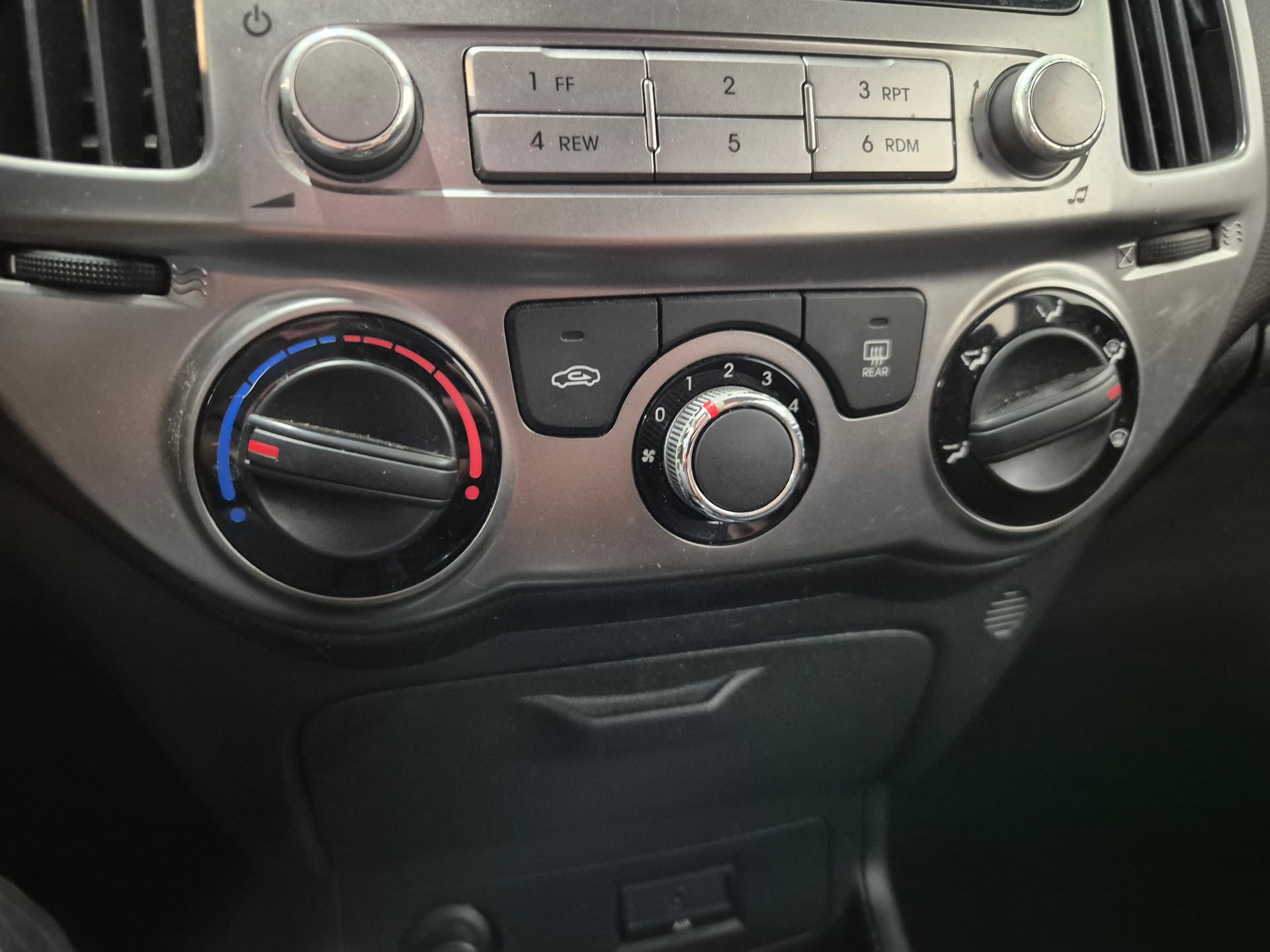 HYUNDAI i20 1.2 Comfort-image-10