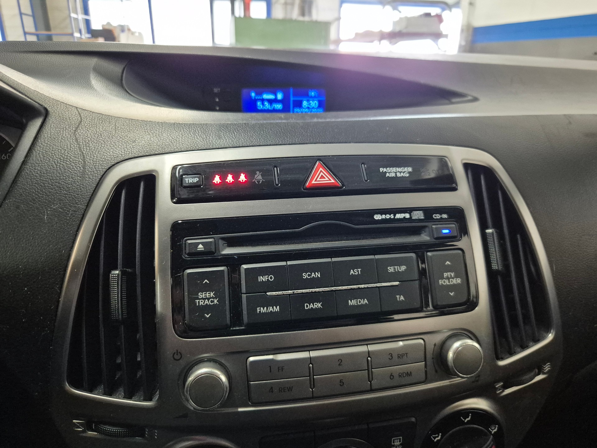 HYUNDAI i20 1.2 Comfort-image-9