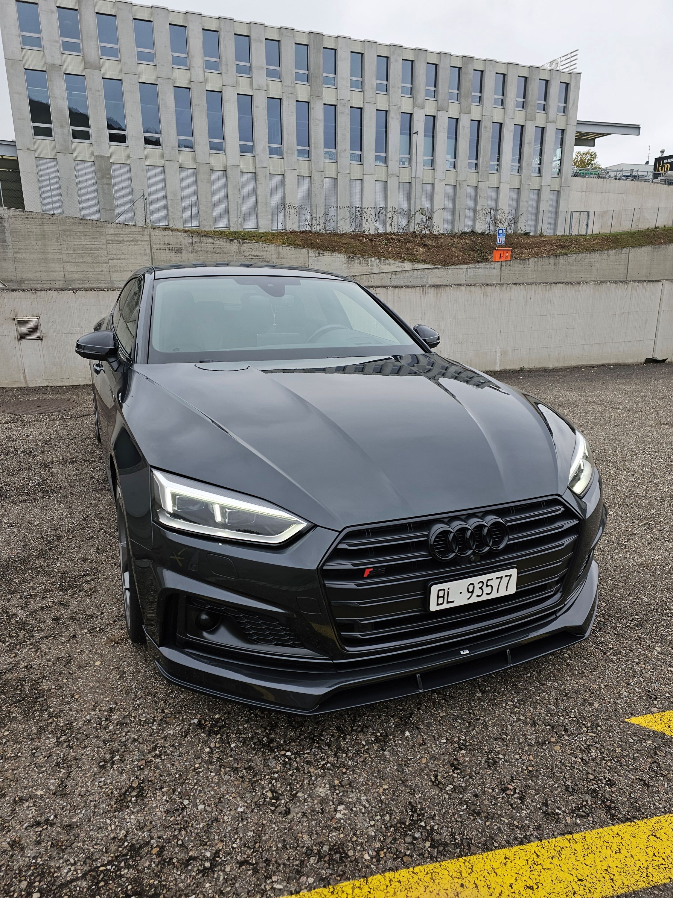 Car photo