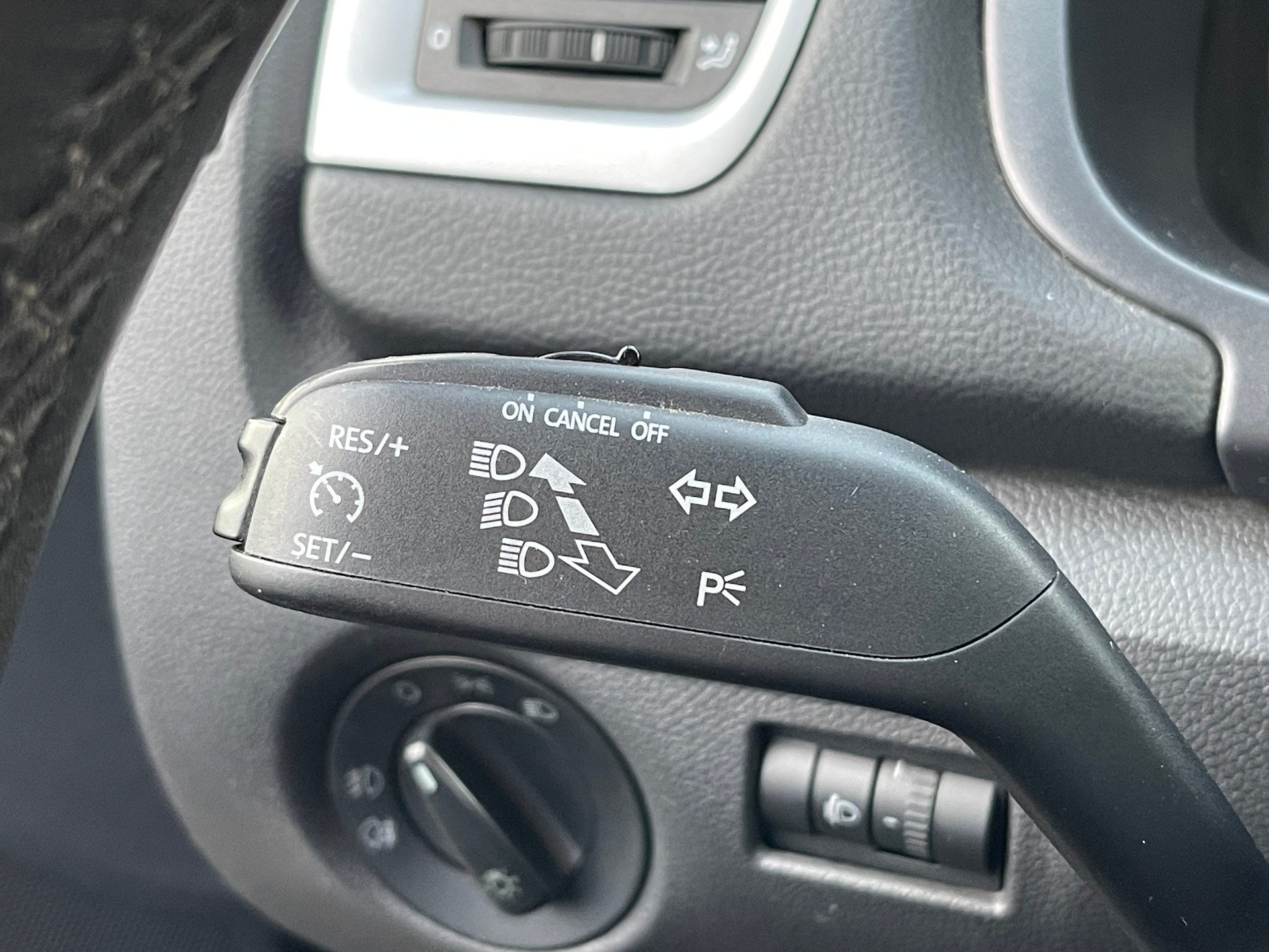SKODA Fabia 1.4 Elegance-image-10
