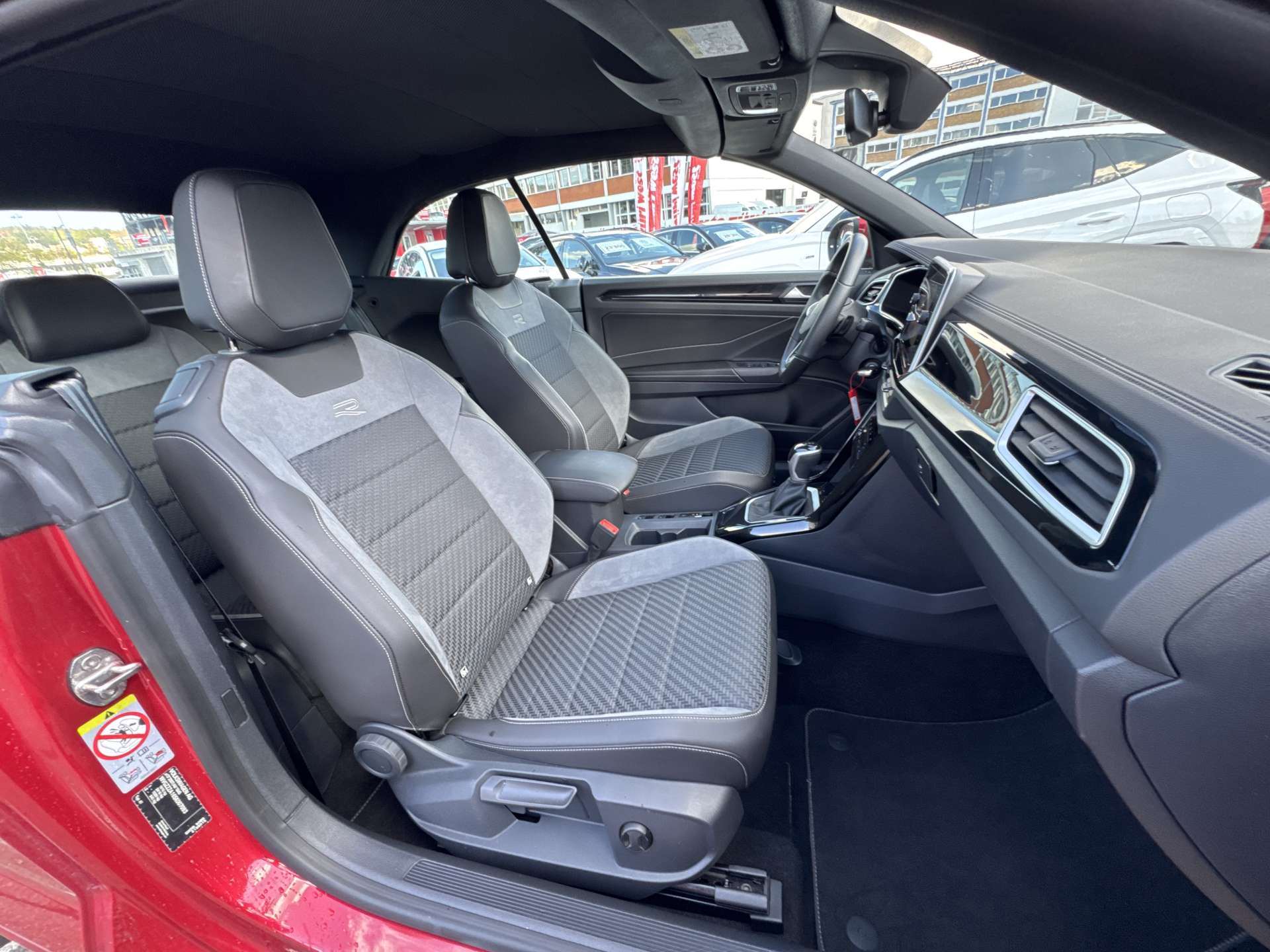 VW T-Roc Cabriolet 1.5 TSi EVO R-Line DSG-Automat-image-12