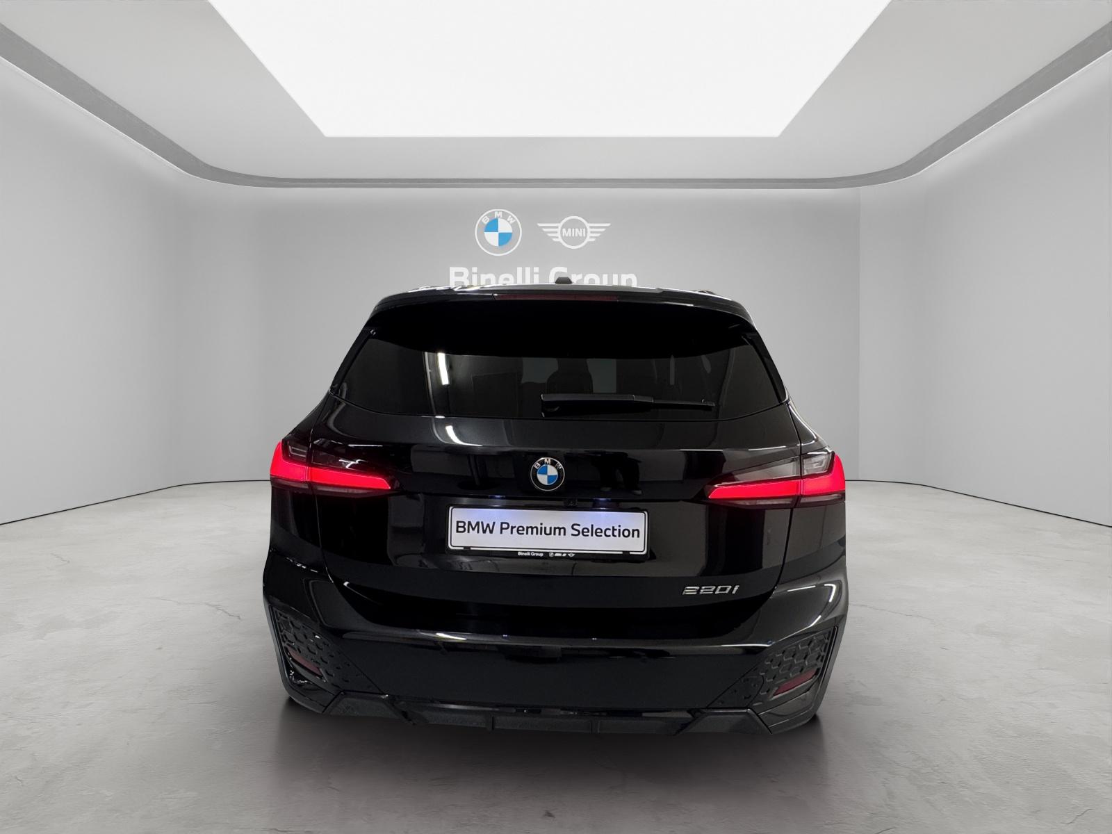 BMW 2er Active Tourer 220i-image-3