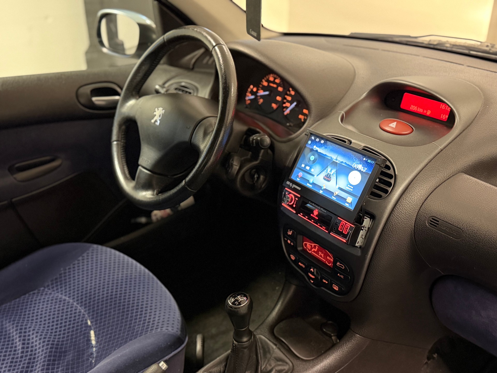 PEUGEOT 206 1.6 16V (XT) Premium-image-13