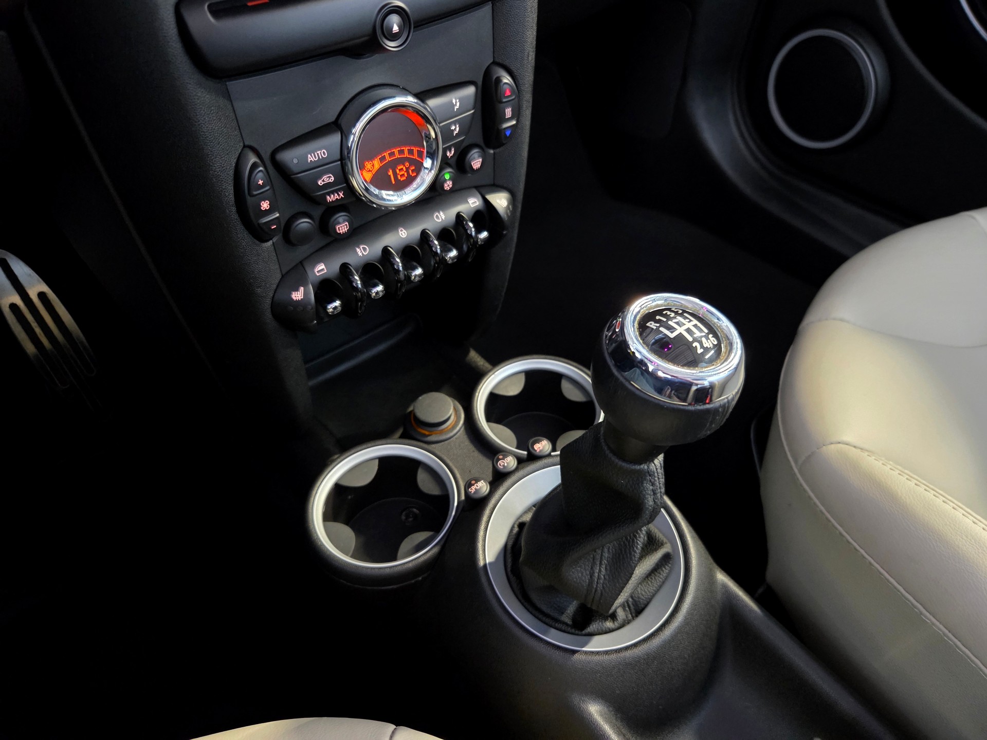 MINI Mini R56 1.6i Cooper S-image-19
