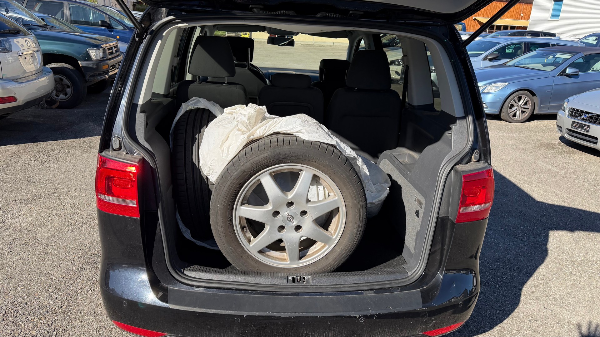 VW Touran 2.0 TDI Comfortline-image-11