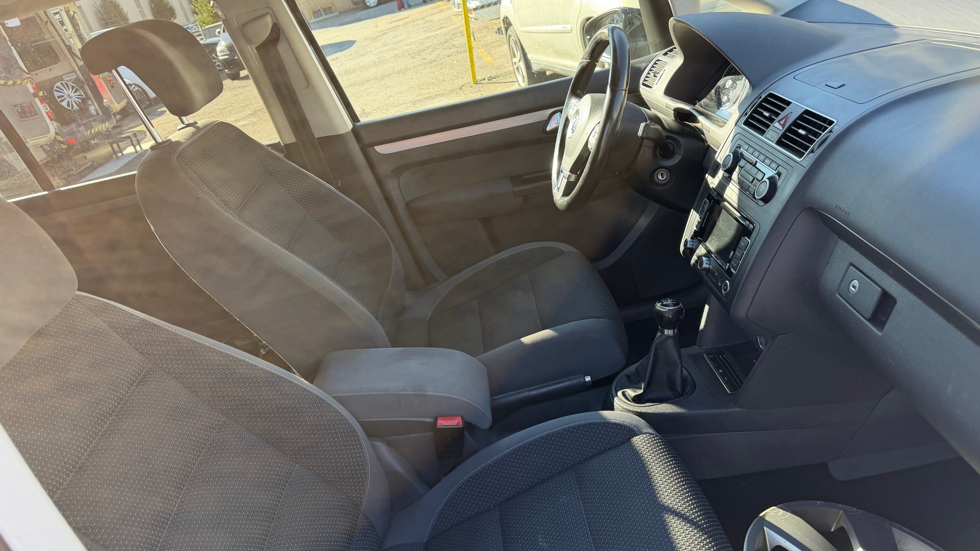 VW Touran 2.0 TDI Comfortline-image-5