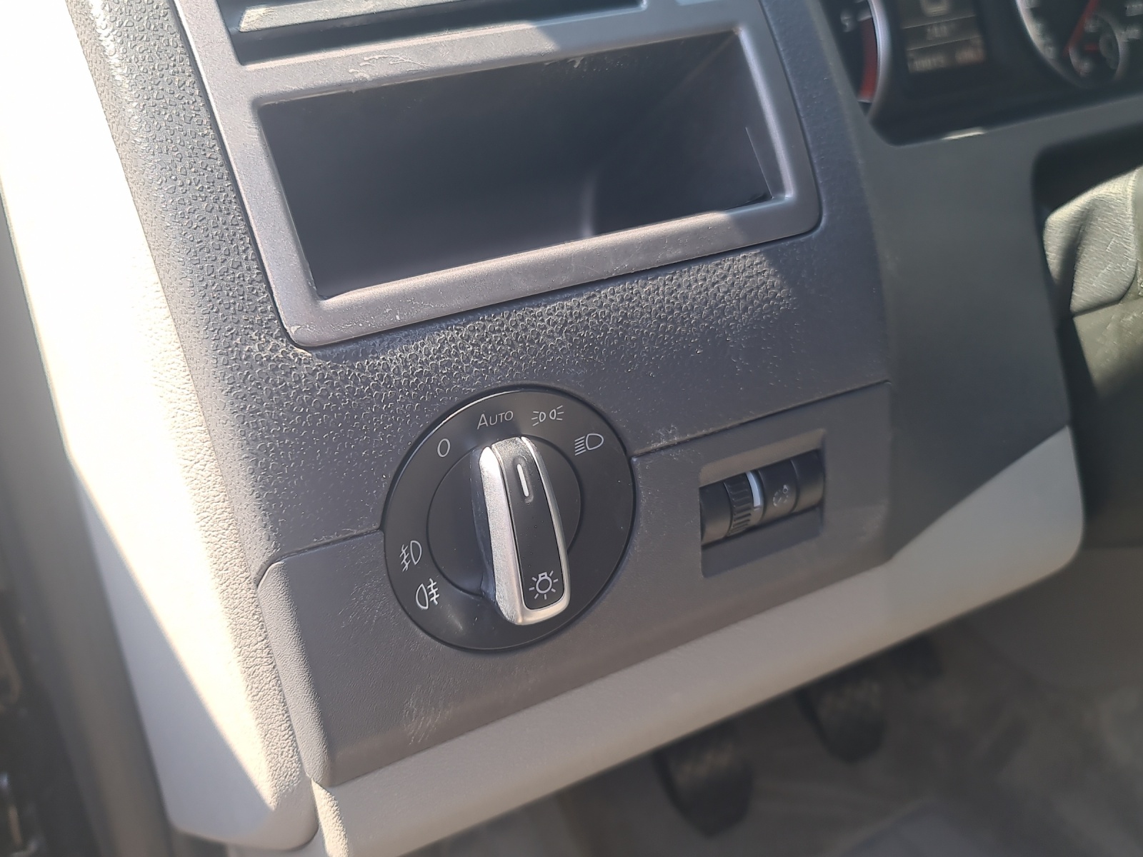 VW T5 California 2.0 TDI Beach 4Motion-image-17