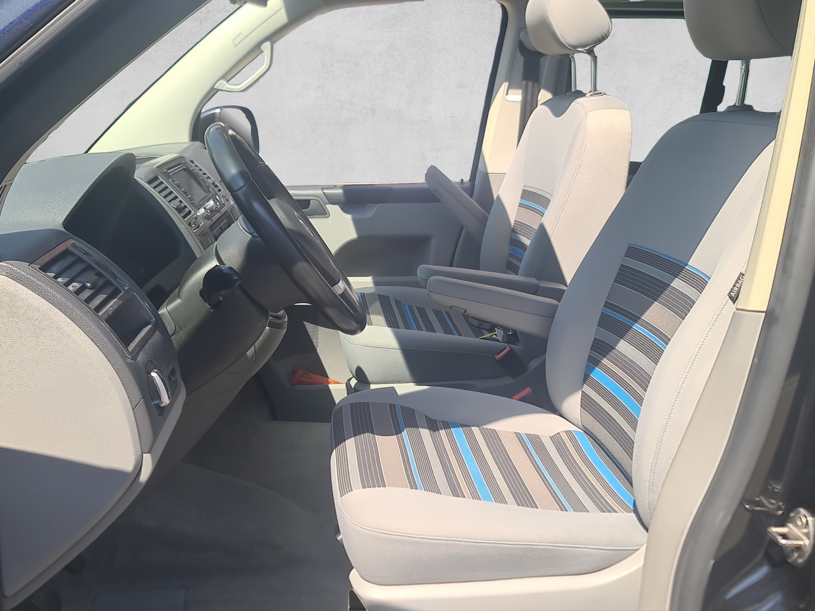VW T5 California 2.0 TDI Beach 4Motion-image-11