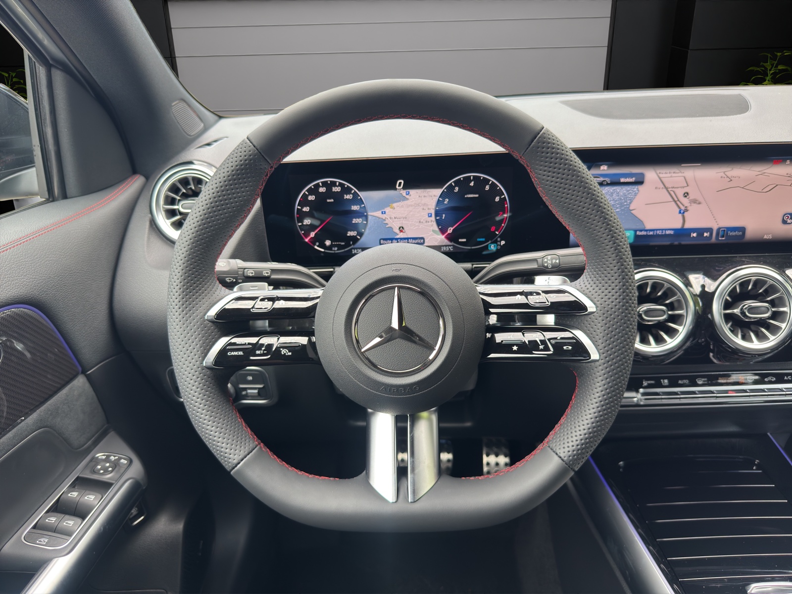 MERCEDES-BENZ GLA 200 Night Star 7G-DCT-image-11