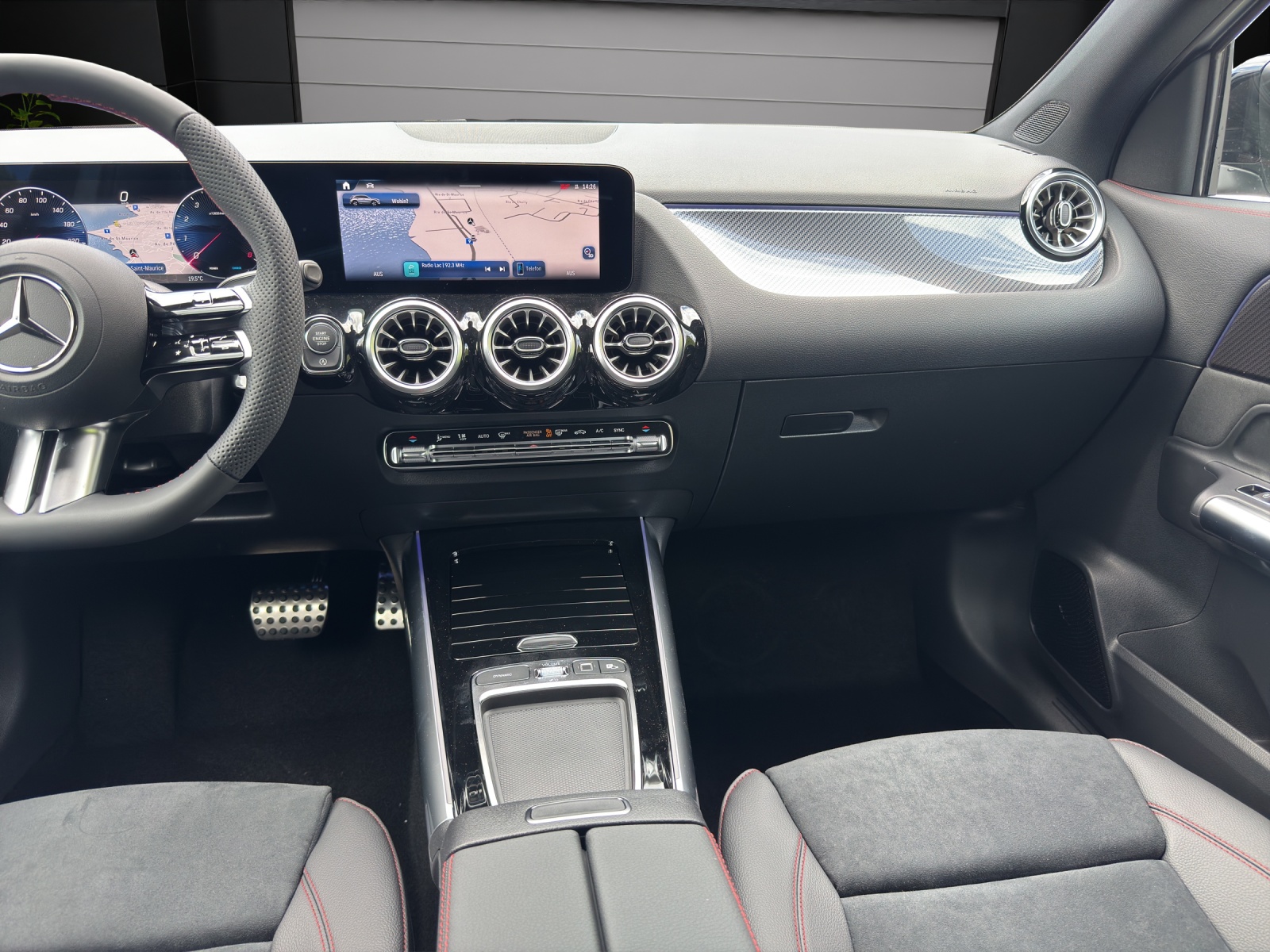 MERCEDES-BENZ GLA 200 Night Star 7G-DCT-image-10