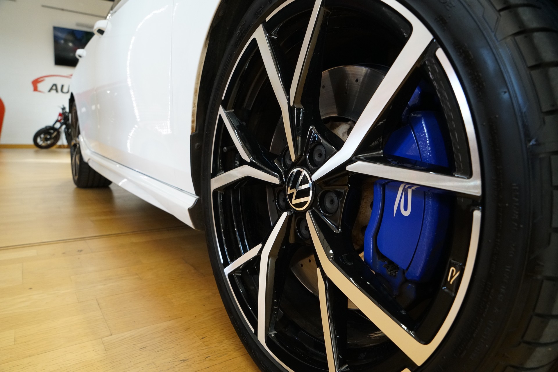 VW Golf 2.0 TSI R DSG 4Motion "Akrapovic" Performancepaket 270 km/h-image-3