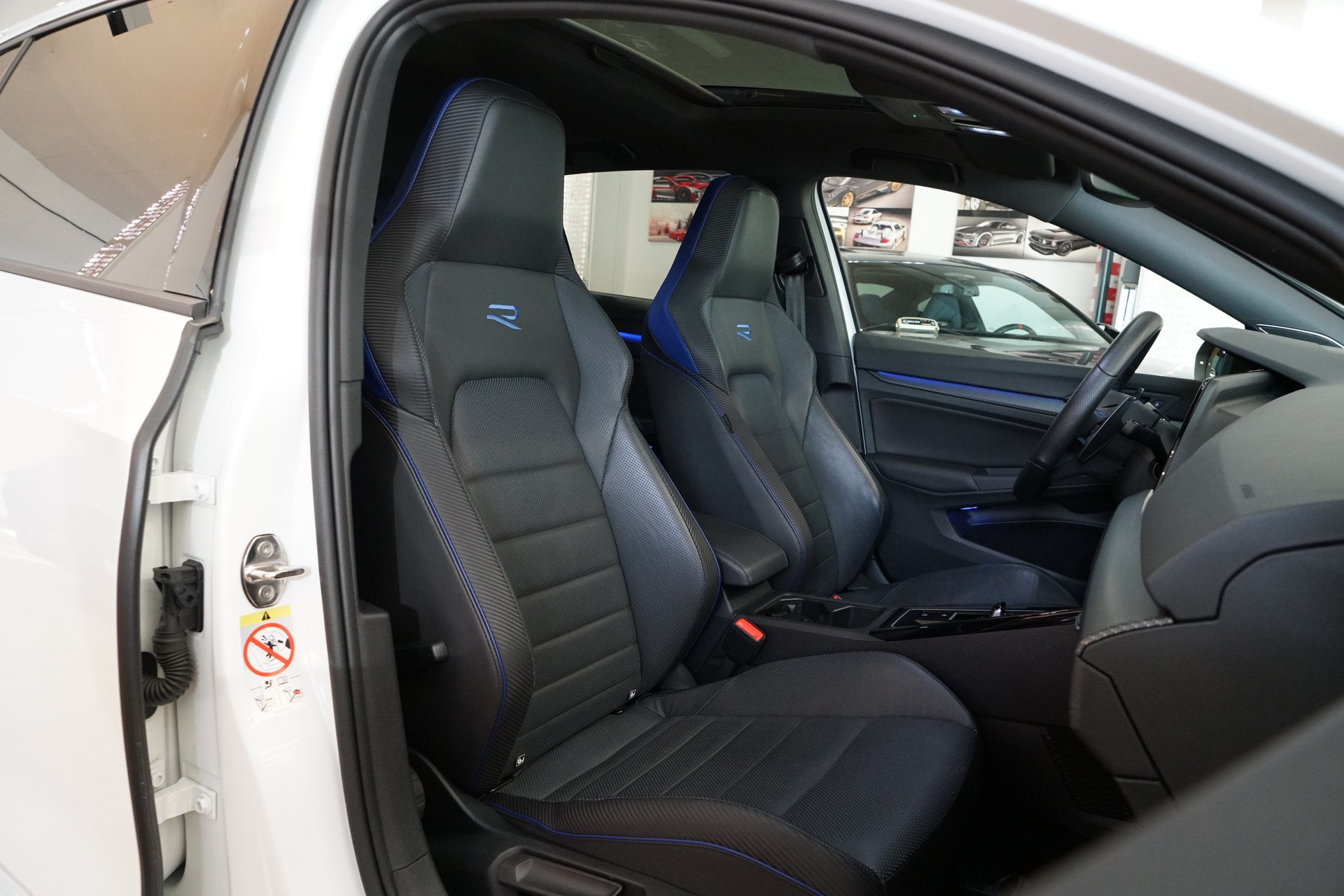 VW Golf 2.0 TSI R DSG 4Motion "Akrapovic" Performancepaket 270 km/h-image-24