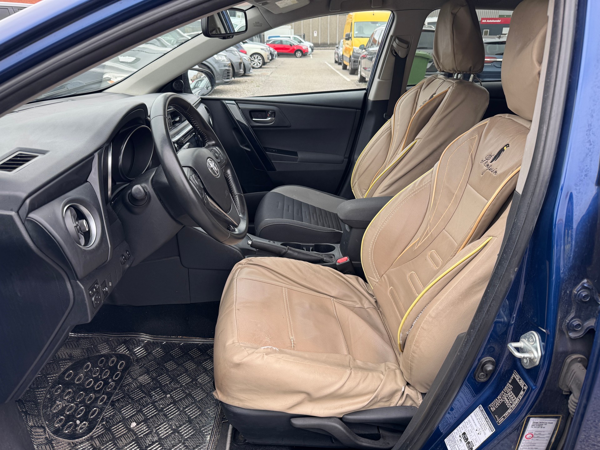 TOYOTA Auris Touring Sports 1.8 HSD Comfort e-CVT-image-8