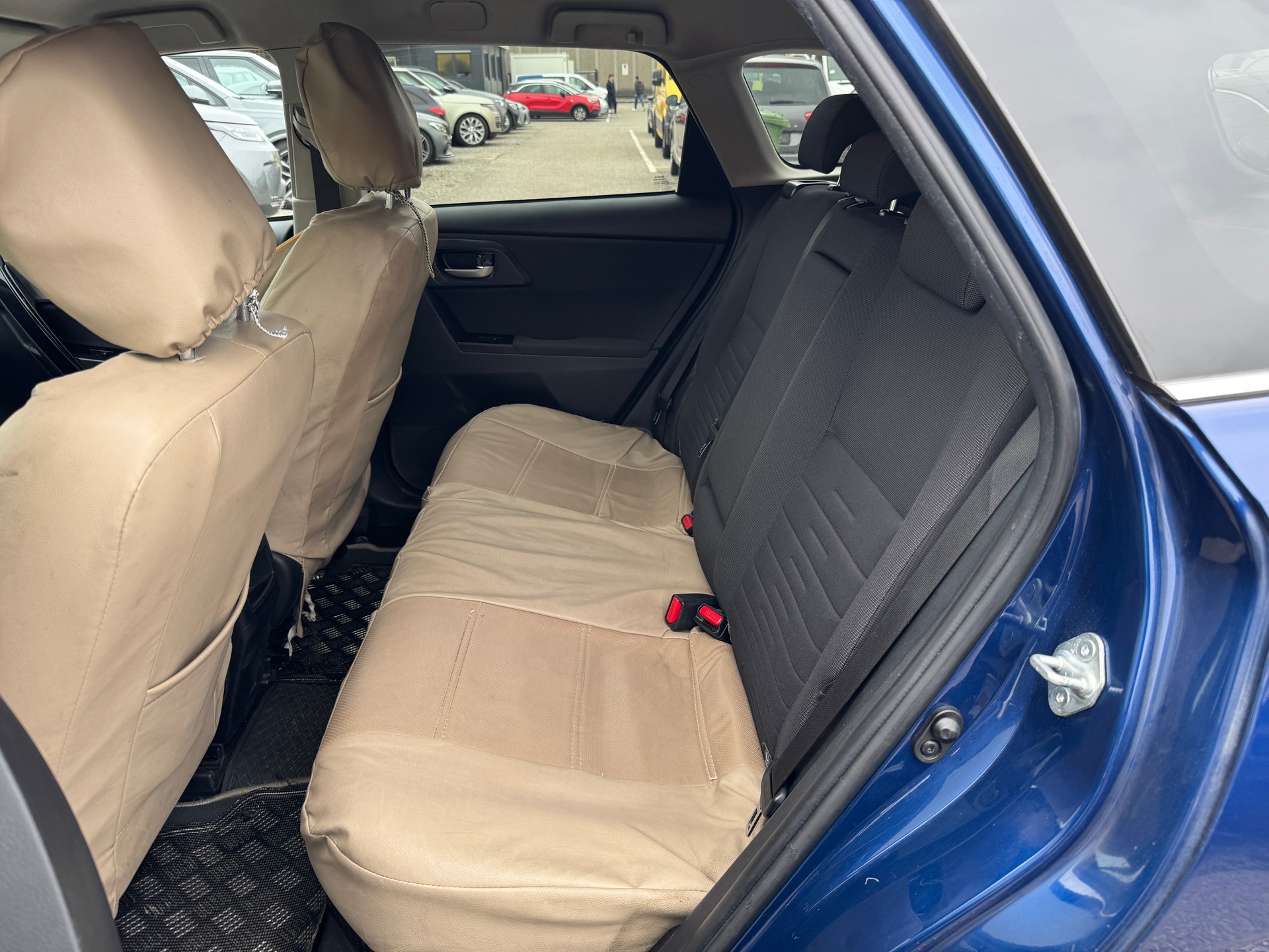 TOYOTA Auris Touring Sports 1.8 HSD Comfort e-CVT-image-9