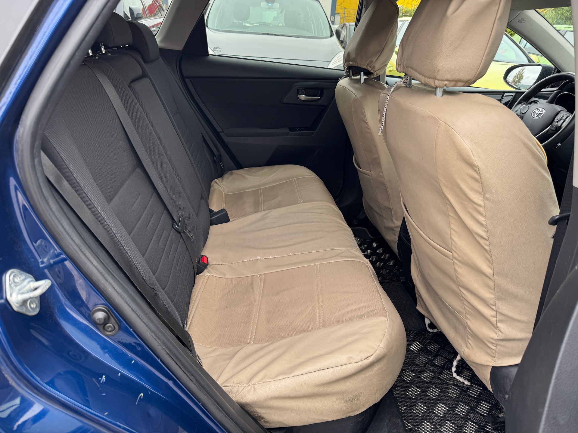 TOYOTA Auris Touring Sports 1.8 HSD Comfort e-CVT-image-11