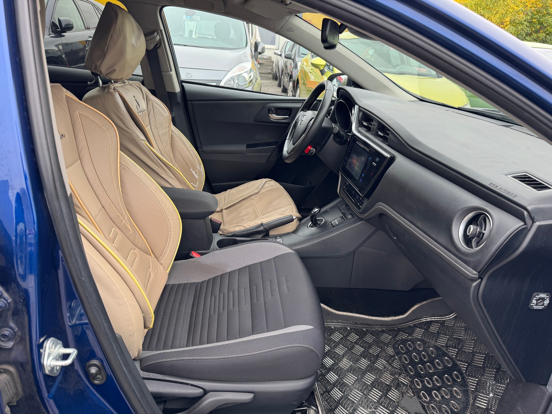 TOYOTA Auris Touring Sports 1.8 HSD Comfort e-CVT-image-10