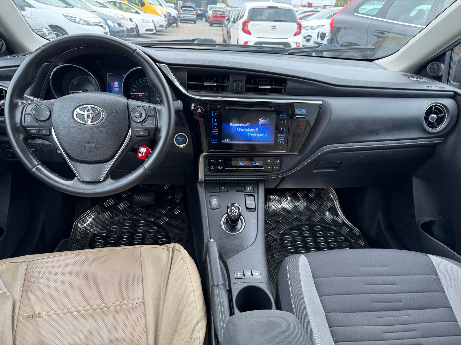 TOYOTA Auris Touring Sports 1.8 HSD Comfort e-CVT-image-7