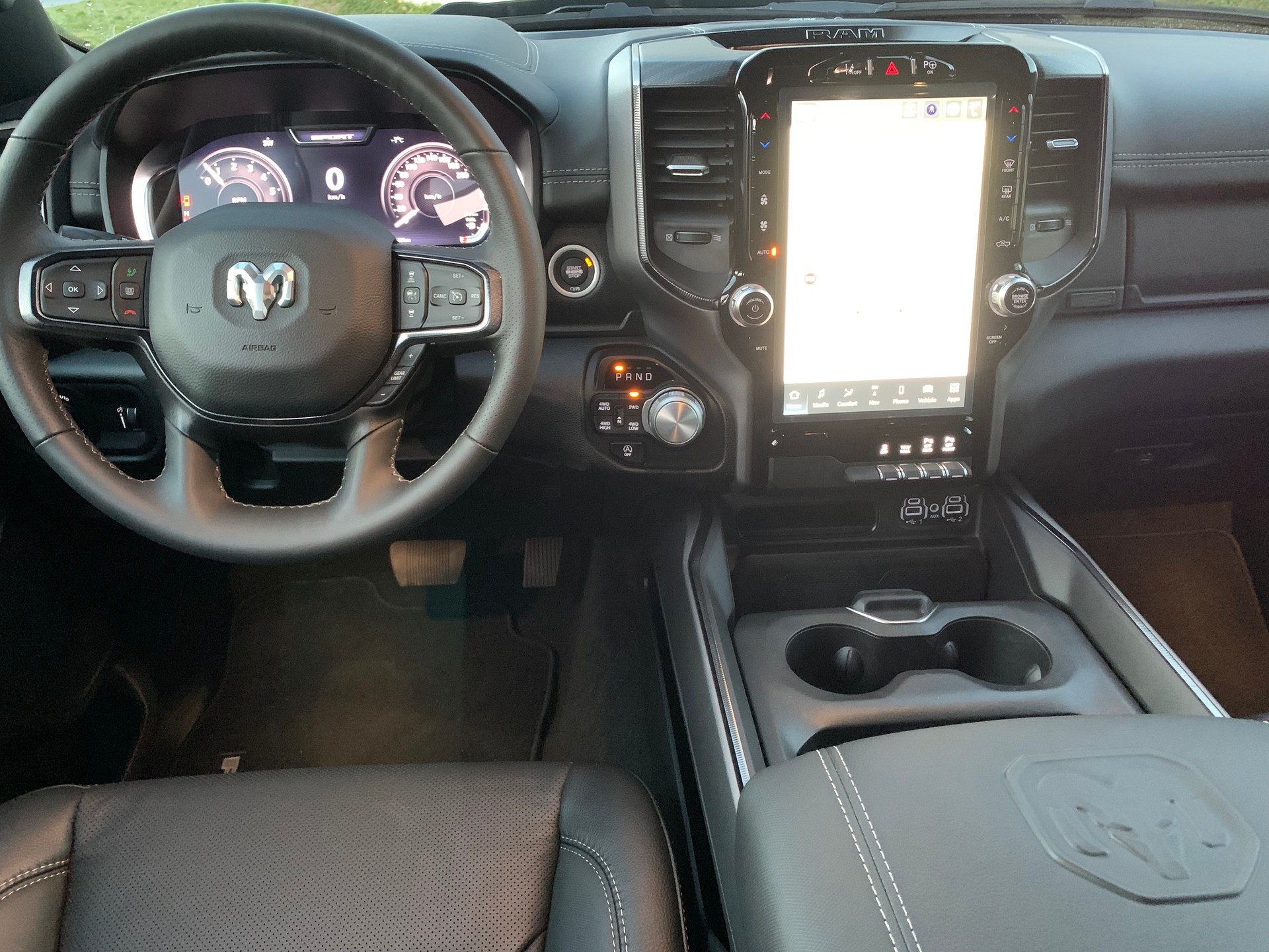 DODGE Ram 1500 Sport Crew Cab 5.7 V8 Night Edition E-Torque-image-8