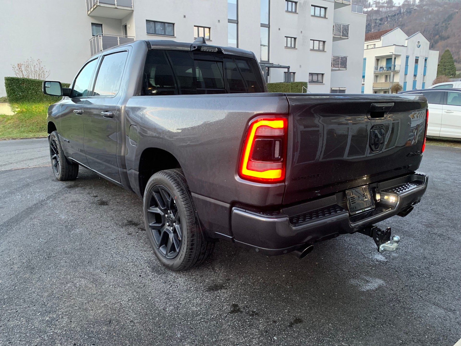 DODGE Ram 1500 Sport Crew Cab 5.7 V8 Night Edition E-Torque-image-5