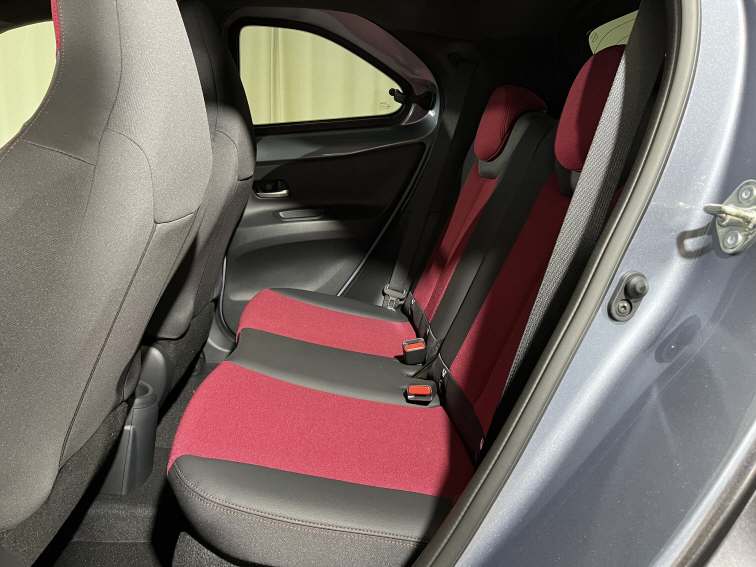 TOYOTA Aygo X 1.0 VVT-i Undercover-image-7