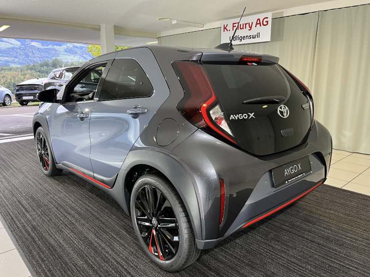 TOYOTA Aygo X 1.0 VVT-i Undercover-image-2