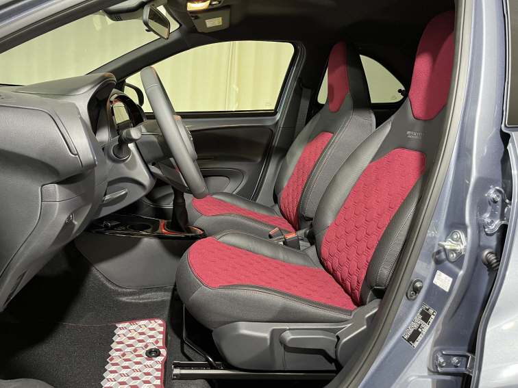 TOYOTA Aygo X 1.0 VVT-i Undercover-image-6