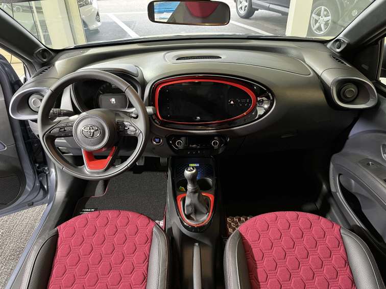TOYOTA Aygo X 1.0 VVT-i Undercover-image-8
