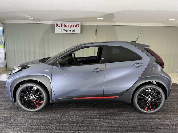 TOYOTA Aygo X 1.0 VVT-i Undercover-image-1