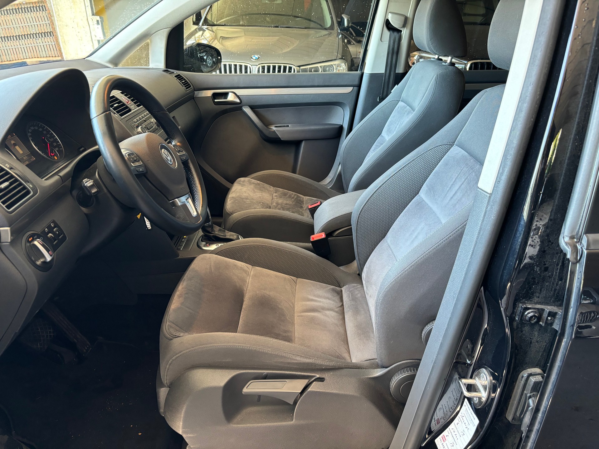 VW Touran 1.4 TSI Trendline DSG-image-9