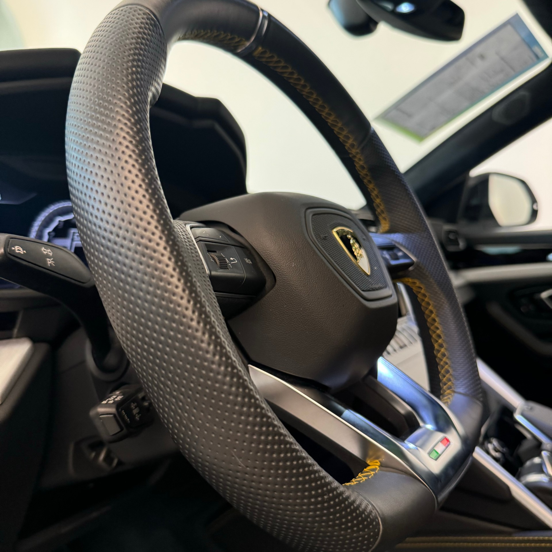 LAMBORGHINI Urus E-Gear Widebody Unikat-image-18