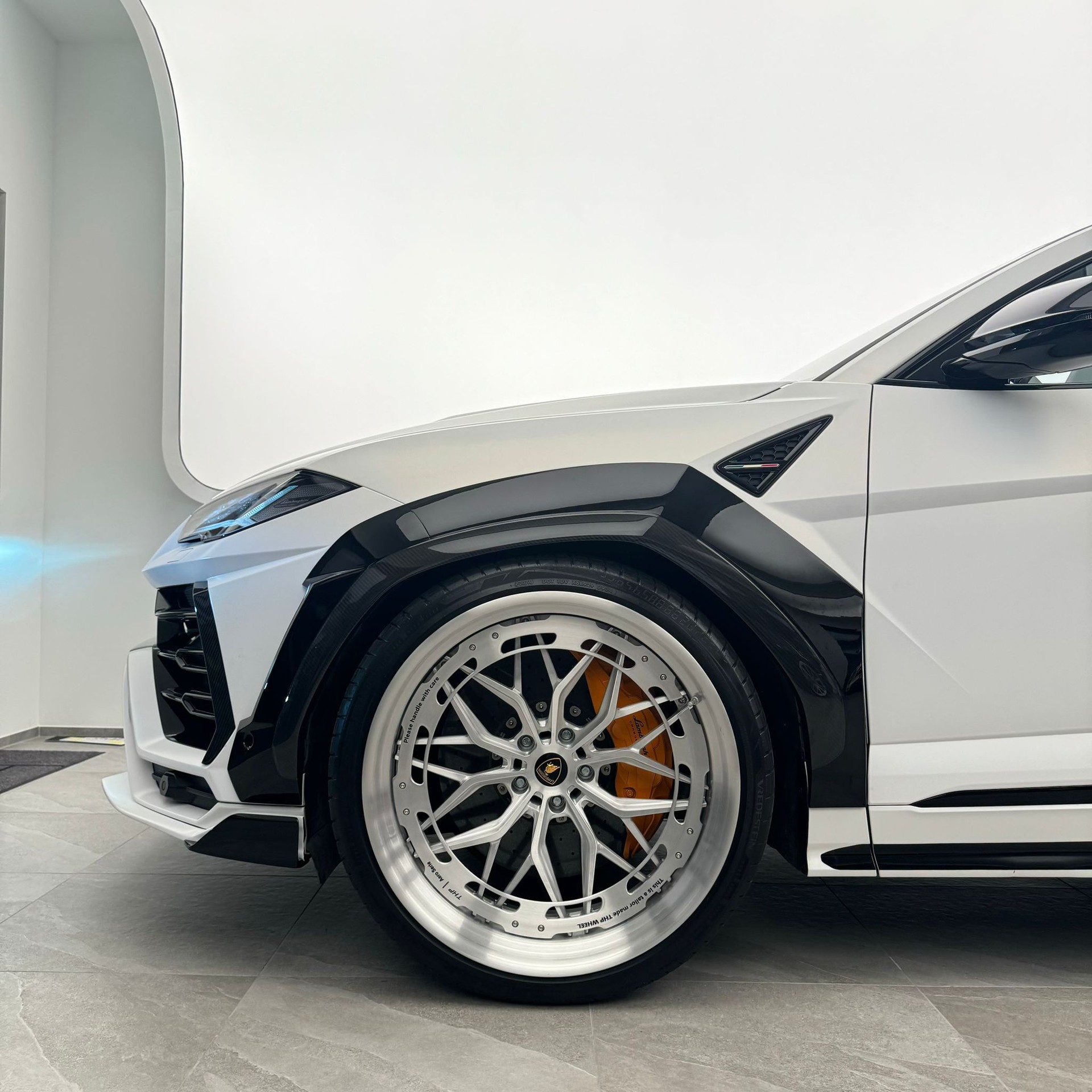 LAMBORGHINI Urus E-Gear Widebody Unikat-showroom-element-2