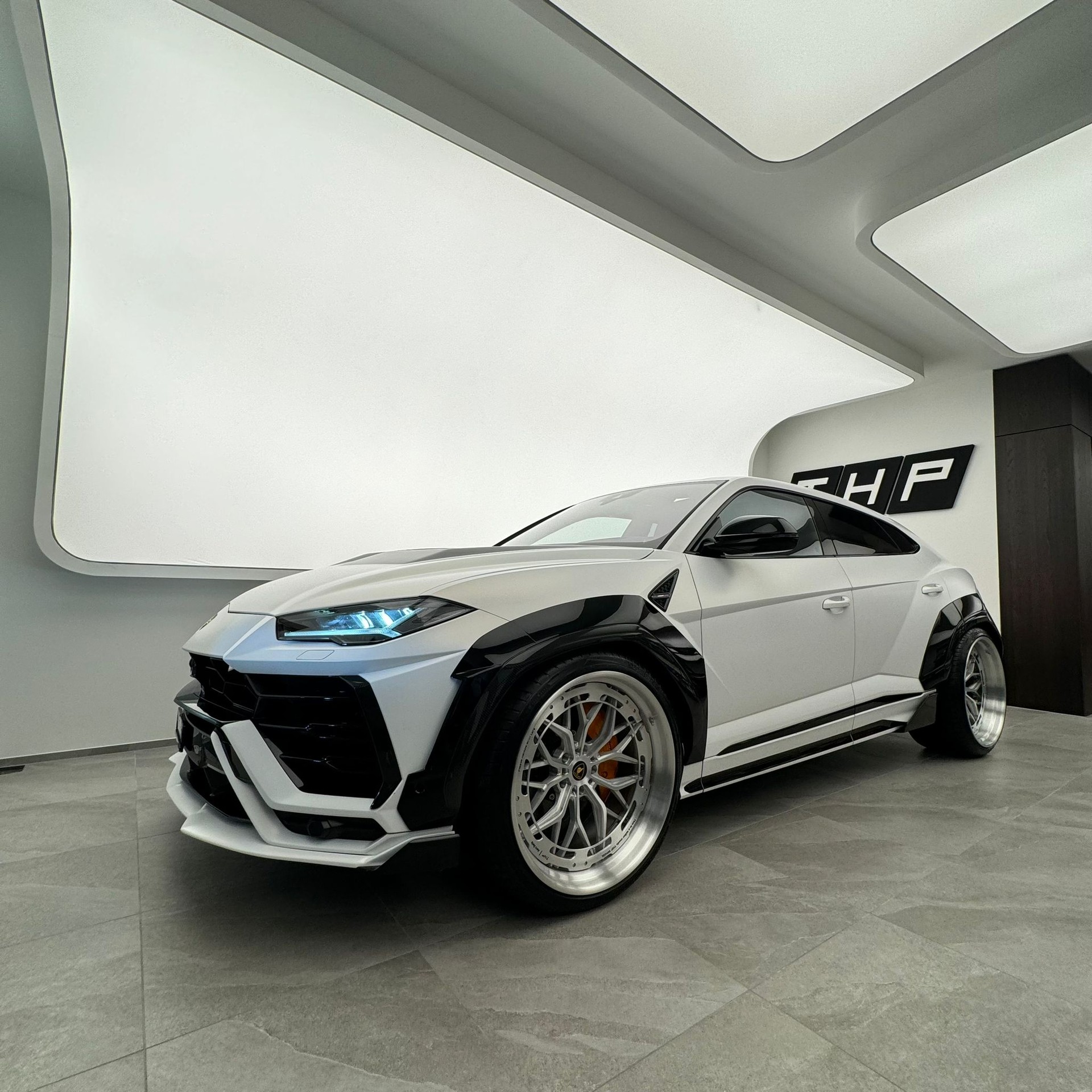 LAMBORGHINI Urus E-Gear Widebody Unikat-showroom-element-1