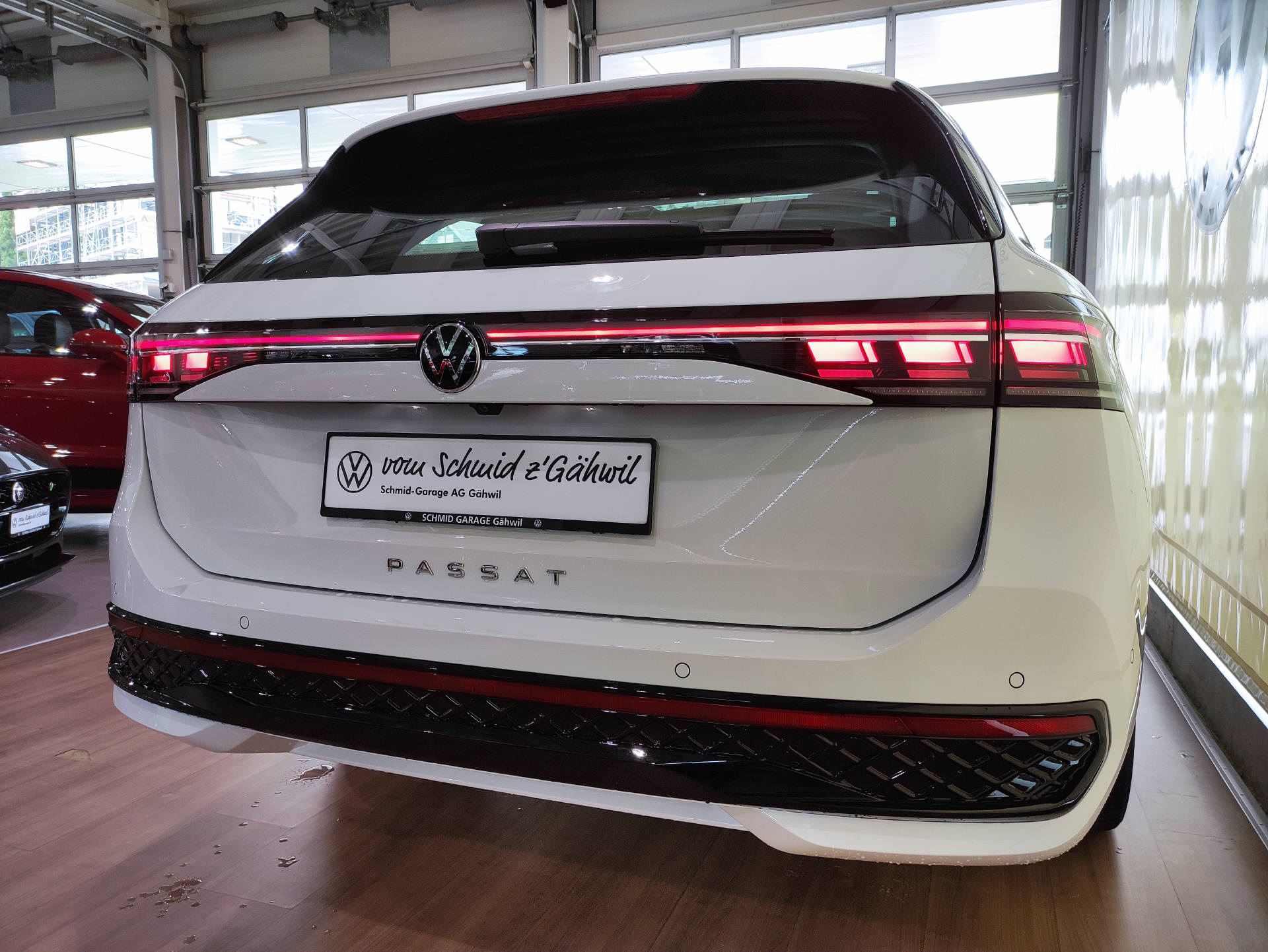 VW Passat Variant 2.0 TDI R-Line DSG-image-14