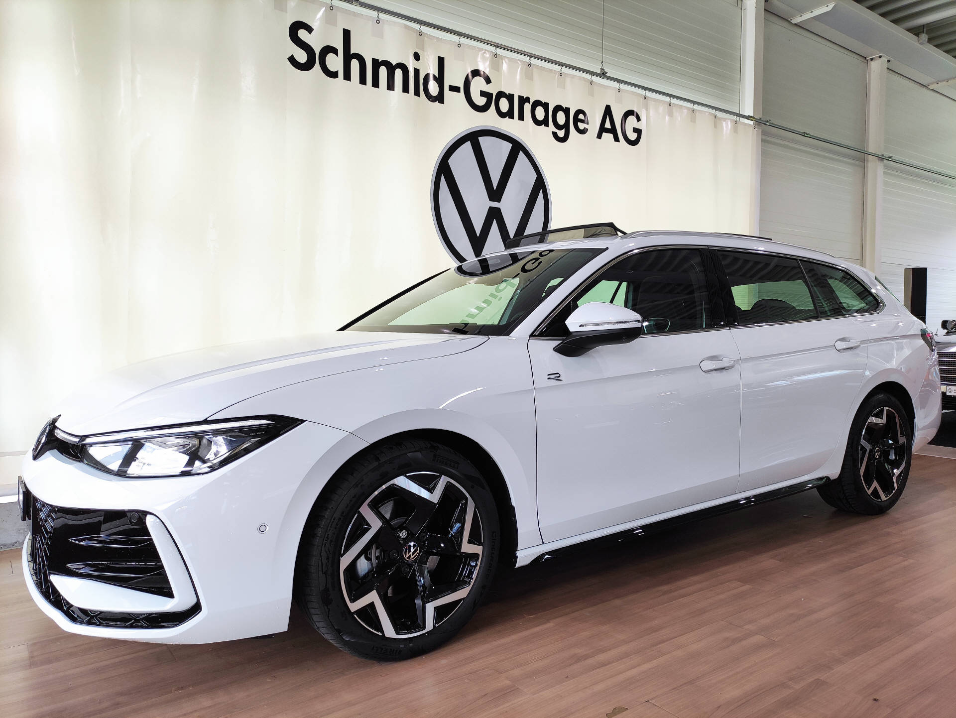 VW Passat Variant 2.0 TDI R-Line DSG-image-1