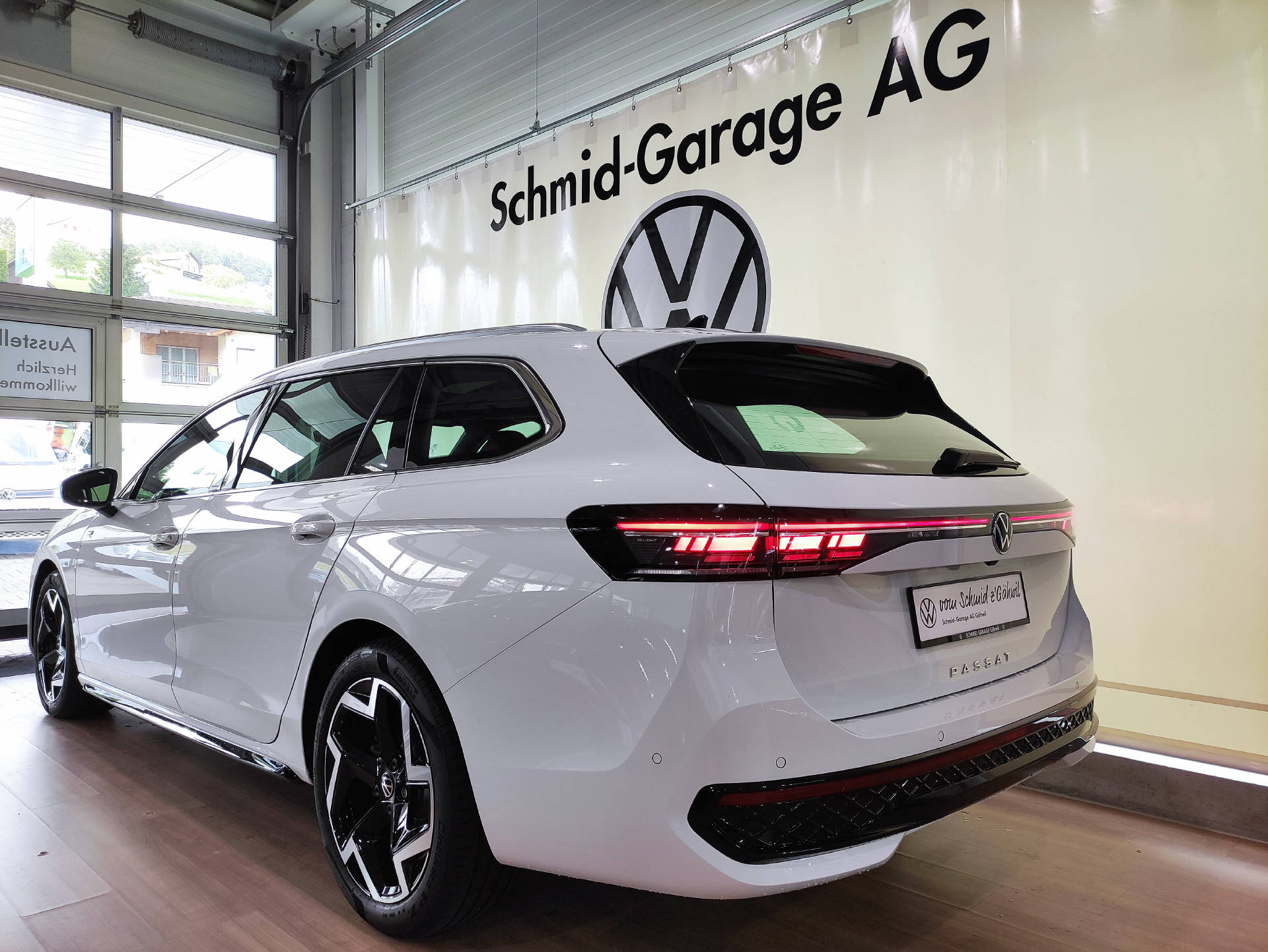 VW Passat Variant 2.0 TDI R-Line DSG-image-15