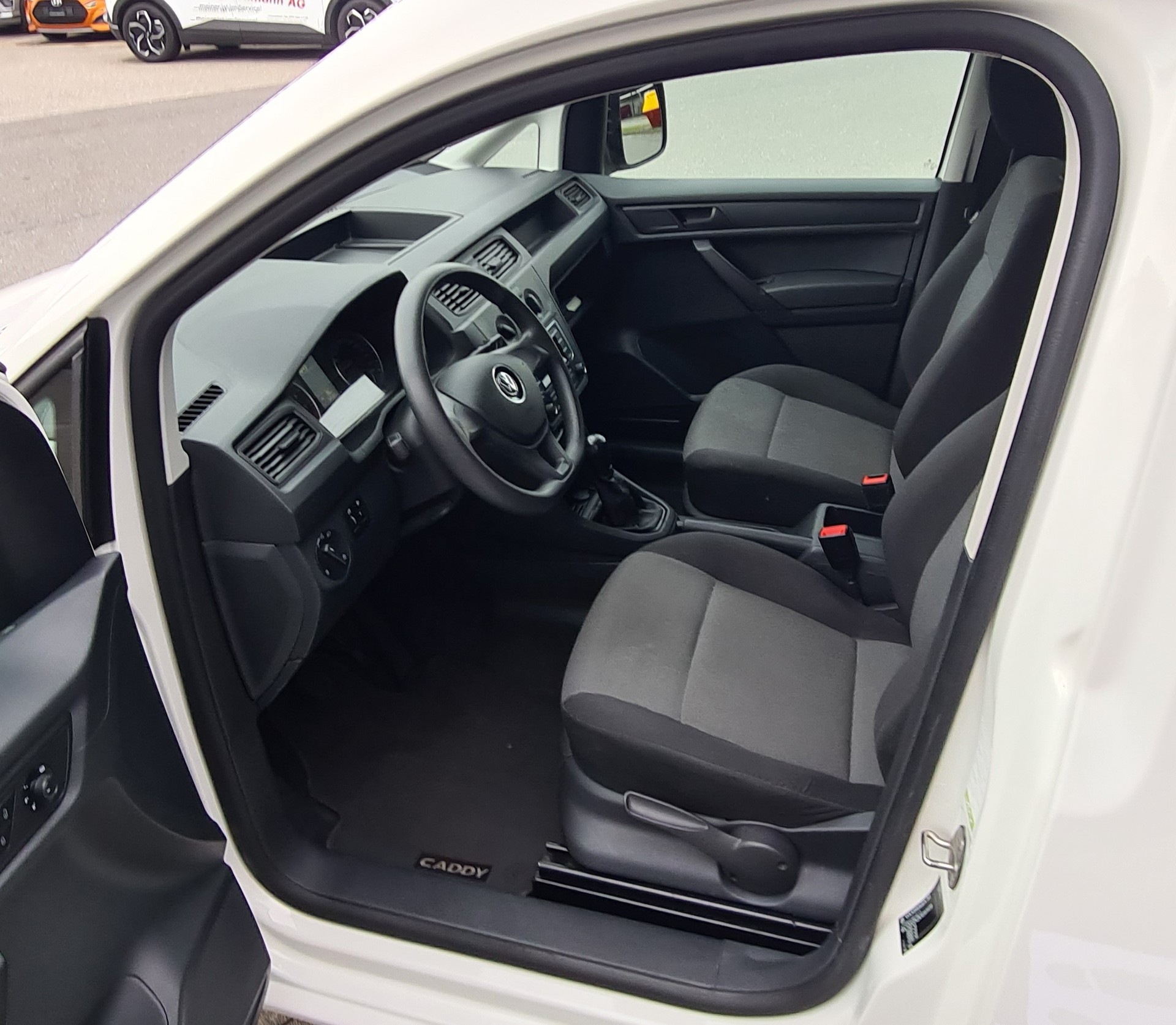VW Caddy 1.2 TSI Entry BlueMotion Technology-image-10
