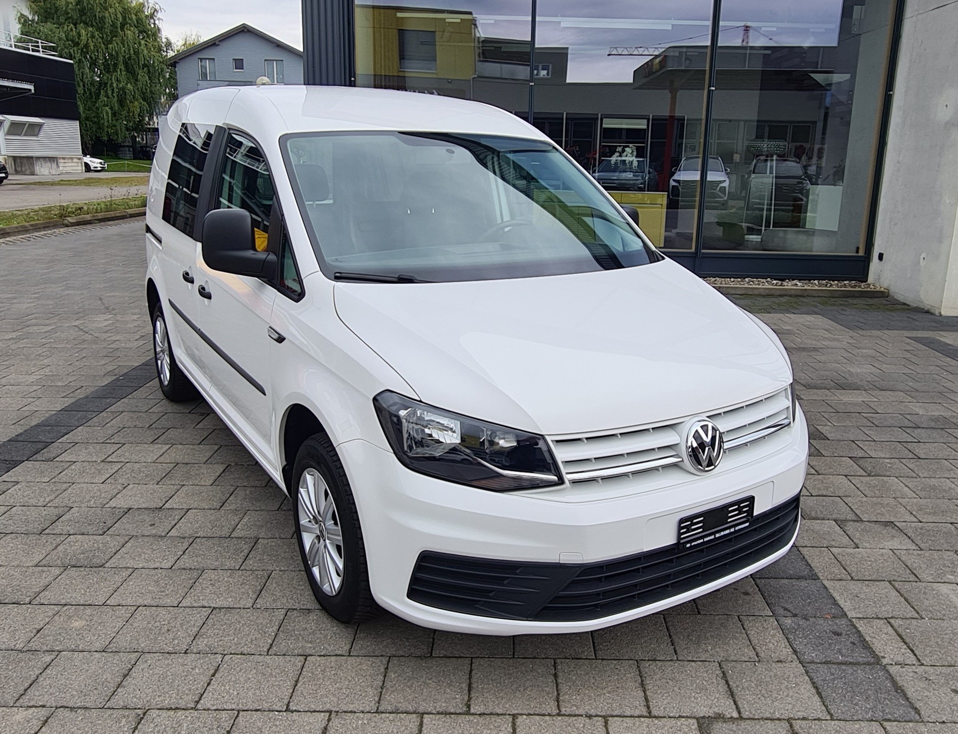 VW Caddy 1.2 TSI Entry BlueMotion Technology-image-2