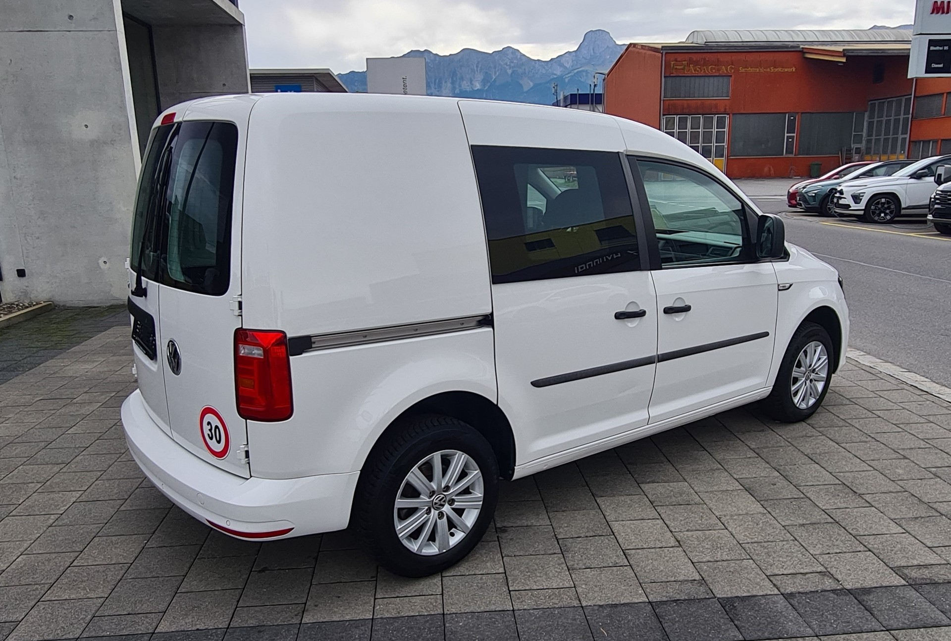 VW Caddy 1.2 TSI Entry BlueMotion Technology-image-4