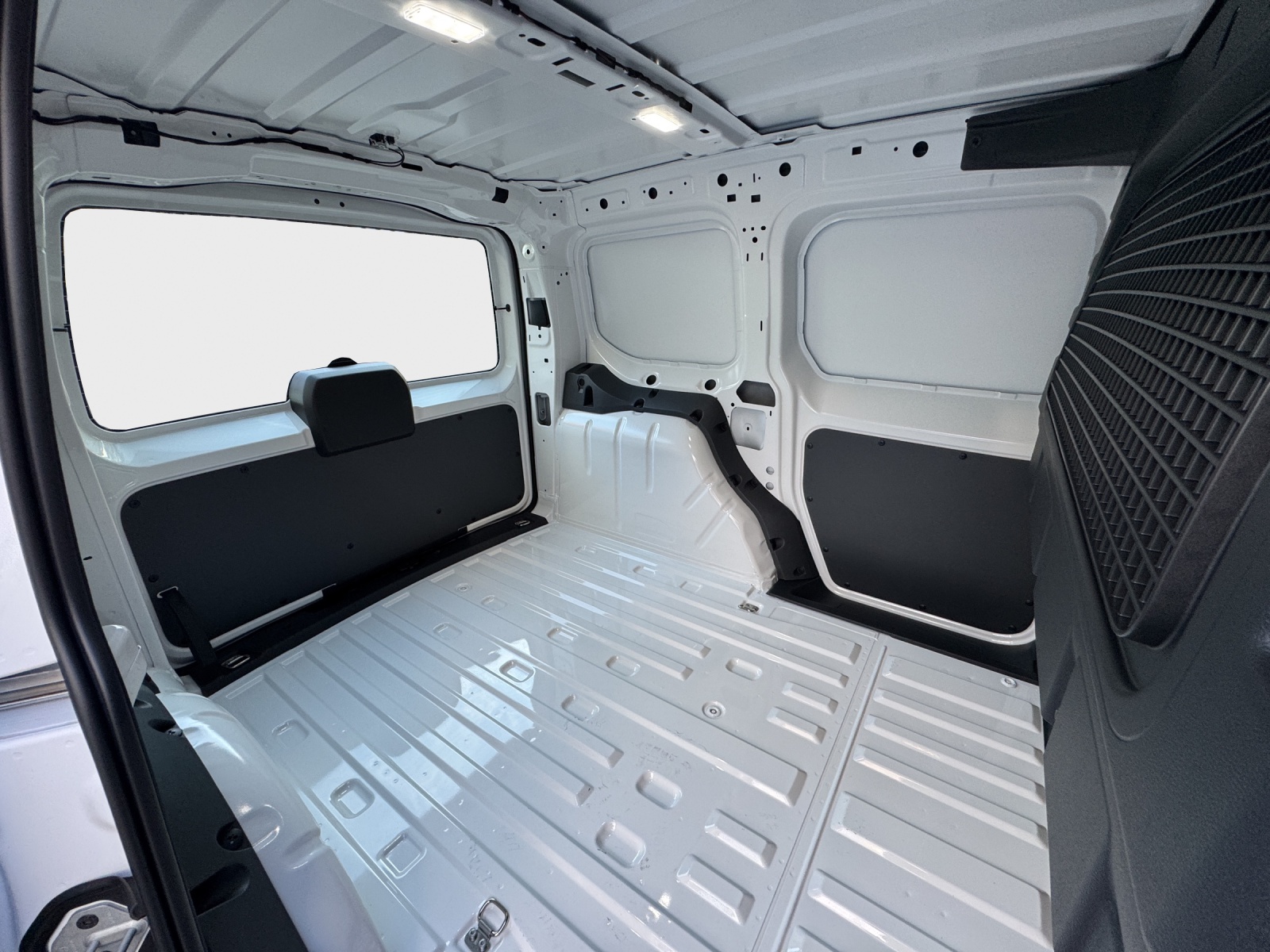 VW Caddy Cargo 2.0TDI Entry-image-12