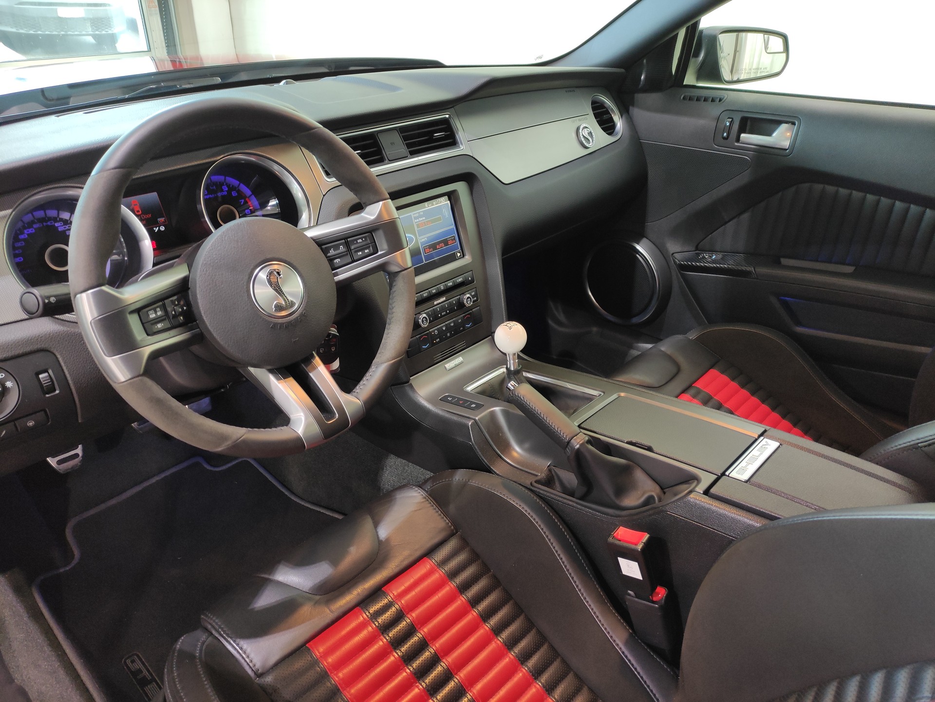 FORD Shelby GT 500 SVT-image-6