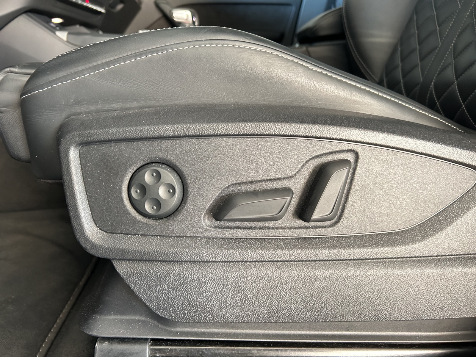 AUDI Q5 2.0 TDI sport quattro S-tronic-image-18