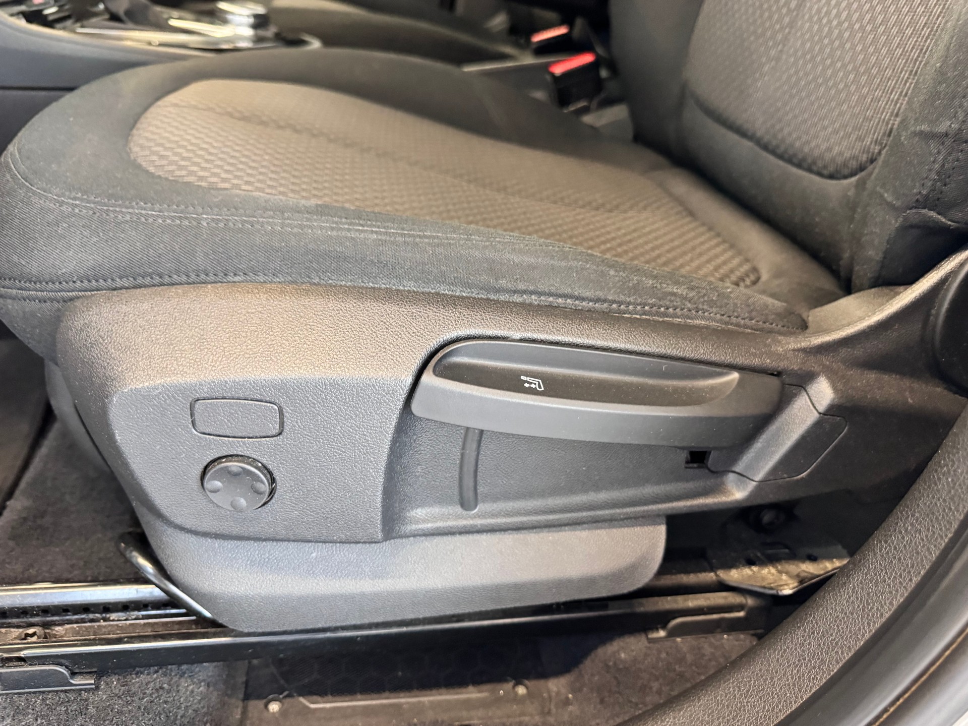 BMW 225i xDrive Active Tourer Steptronic-image-15